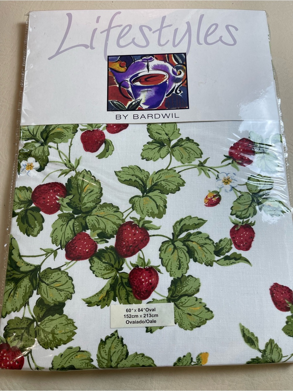 Lifestyles by Bardwil Strawberry Print Tablecloth - White & Red oval 60X84